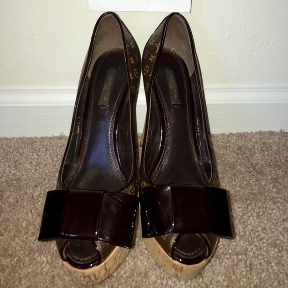 Authentic 💯 Louis Vuitton Rivolli cork pumps - Picture 1 of 8